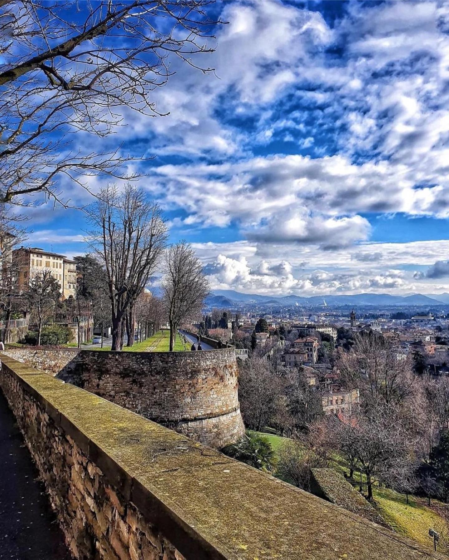 Cozy Apartment Center Bergamo Bagian luar foto